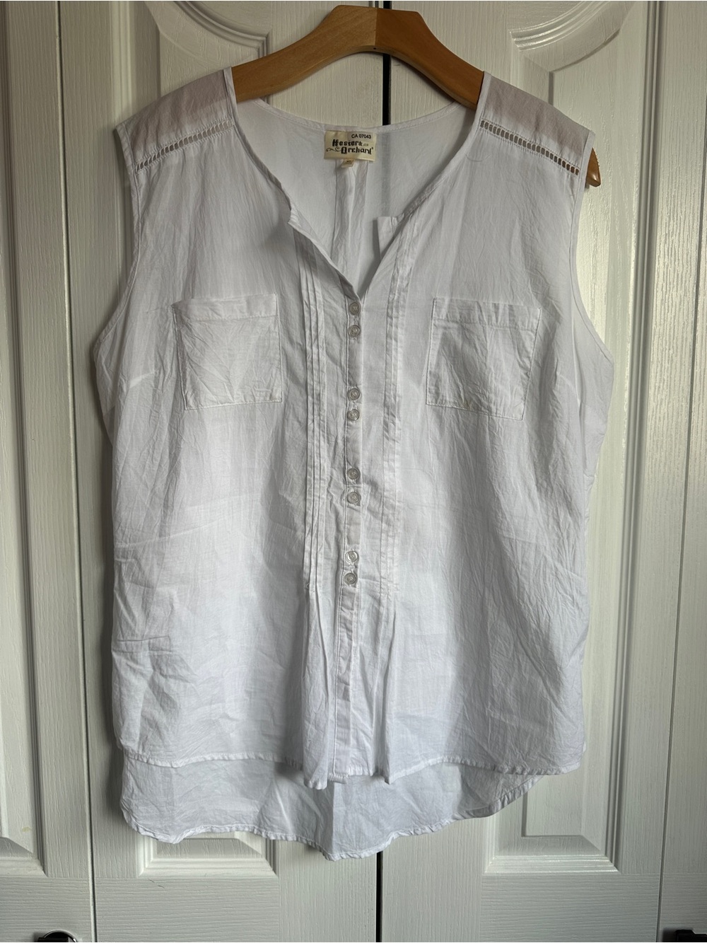 Women’s White Sleeveless Button-Front Blouse XL